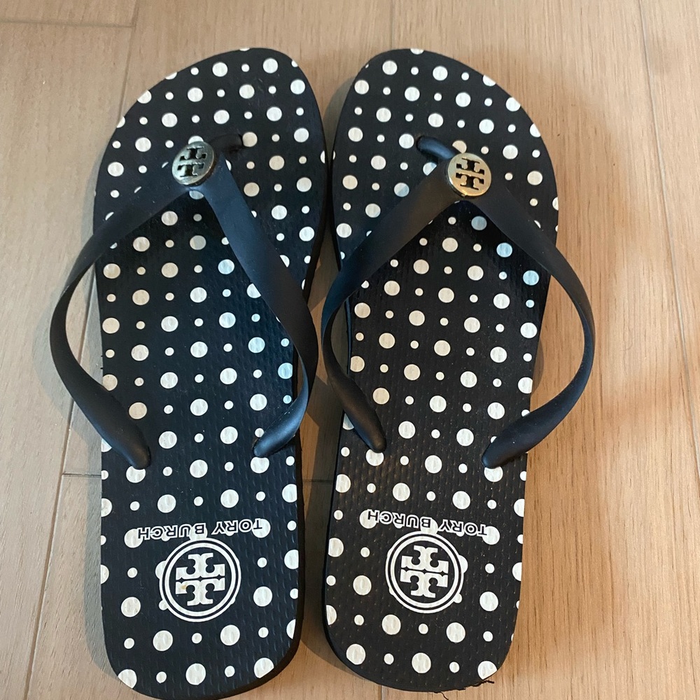 Tory burch flip flops